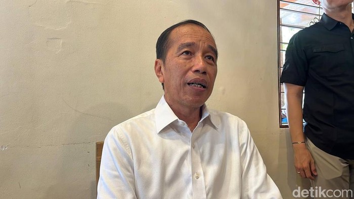 Presiden Ke-7 RI, Joko Widodo (Jokowi), ketika ditemui di salah satu rumah makan kawasan Laweyan, Kota Solo, Rabu (14/6/2025).