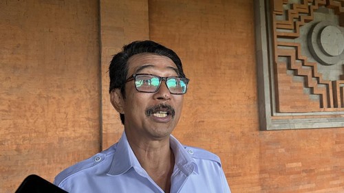 Kadisdikpora Bali, I Ketut Ngurah Boy Jayawibawa, saat diwawancarai di kantor DPRD Bali, Rabu (14/5/2025). (Rizki Setyo/detikBali)