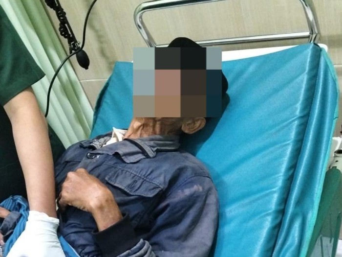 Kakek di Ngawi yang minta bantuan melepas paralon di kelaminnya.