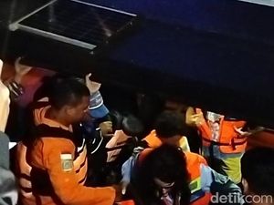 Kapal Wisata Angkut 14 WNA Tenggelam Seusai Tabrak Karang di TN Komodo