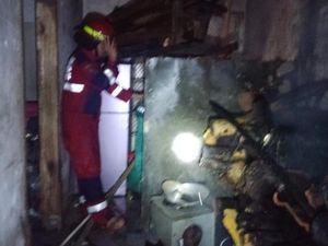 Diduga Dibakar Pemiliknya, Rumah di Ciamis Hangus Terbakar