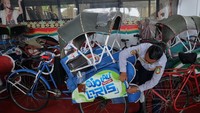 Selain pemasangan stiker reflektif untuk meningkatkan keselamatan, para pengemudi juga diedukasi tentang program Cinta Bangga Paham Rupiah dan cara menggunakan QRIS.