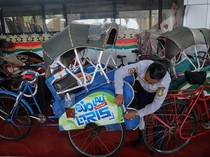 Keliling Solo Naik Becak, Kini Bisa Bayar Pakai QRIS