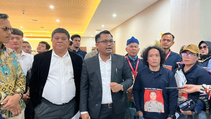Keluarga Iptu Tomi sambangi Mabes Polri