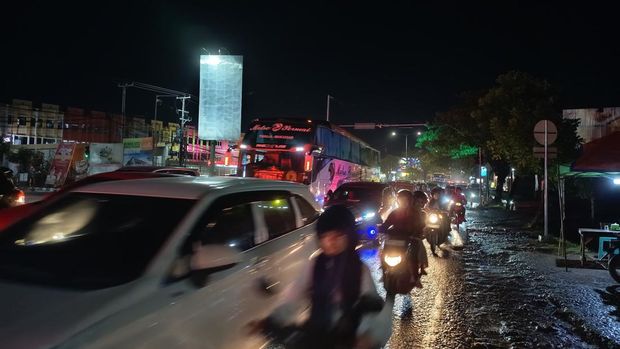 Kemacetan di Jalan Perintis Kemerdekaan, Makassar. Zulkarnaim/detikSulsel