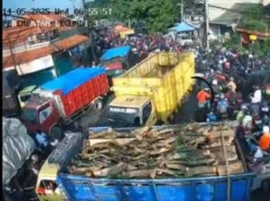 Viral Kemacetan Horor di Simpang 4 Legundi Gresik