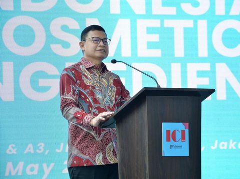 Kepala Badan Pengawas Obat dan Makanan (BPOM) dr. Taruna Ikrar, M.Biomed di Indonesia Cosmetic Ingredients (ICI) Expo & Seminar 2025