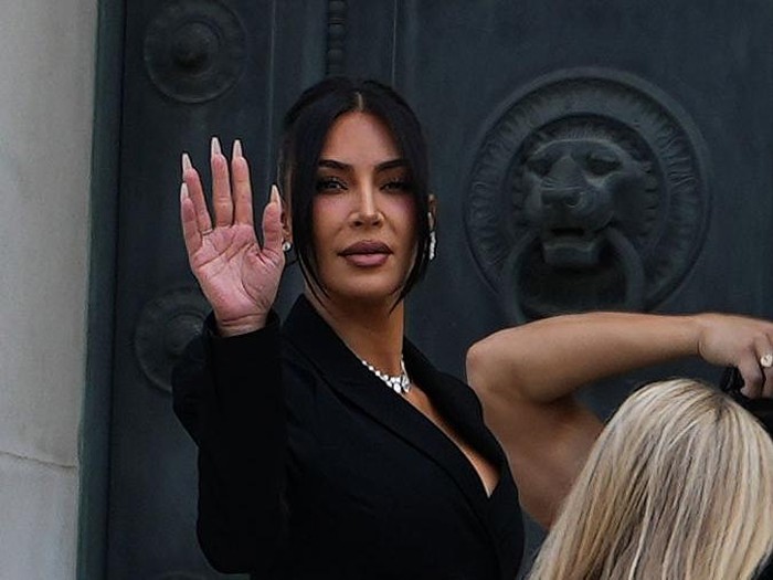 Kim Kardashian tiba di Palais de Justice, pada 13 Mei 2025 di Paris, Prancis.