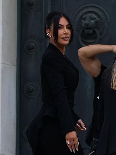 Kim Kardashian tiba di Palais de Justice, pada 13 Mei 2025 di Paris, Prancis.