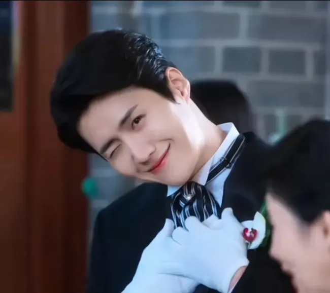 Awal Mula Tren Kim Seon Ho Smile yang Kini Viral Banget