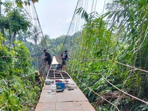 Kronologi Guru Merangin Lewati Jembatan Gantung Berpijak di Tali Seling