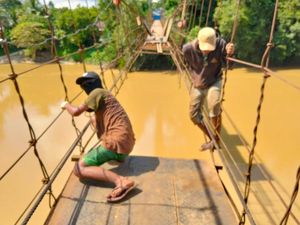 Video: Guru di Jambi Minta Maaf Seusai Viralkan Jembatan Rusak