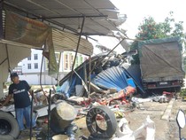 Tabrakan Beruntun di Palembang hingga Kios Warga Hancur, Tak Ada Korban Jiwa