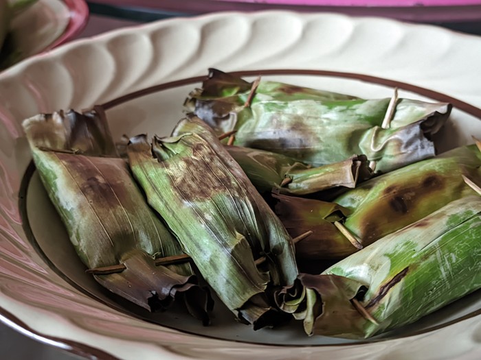 kuliner Indonesia kuliner Indonesia yang menggunakan daun pisang sebagai pembungkus