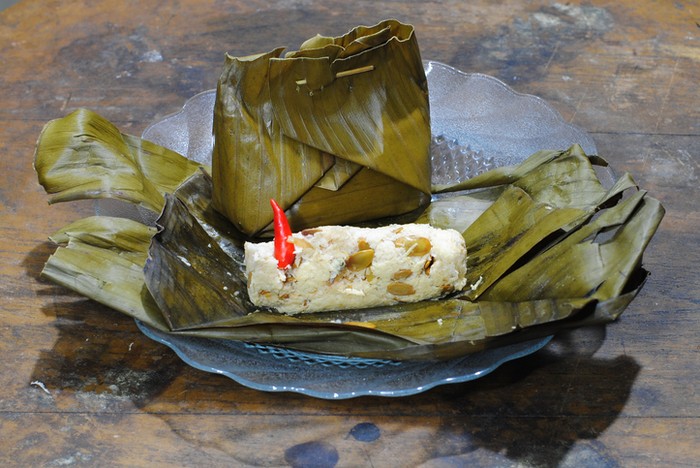 kuliner Indonesia yang menggunakan daun pisang sebagai pembungkus