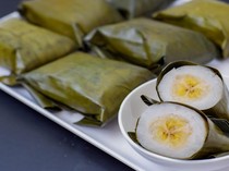 10 Kue dan Lauk Khas Indonesia ini Dibungkus Pakai Daun Pisang