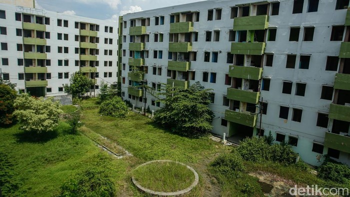Lama Kosong Dijarah, Rusun Marunda Cluster C Bakal Direvitalisasi Beginilah kondisi terkini Rumah Susun (Rusun) Marunda Cluster C di Jakarta Utara, Rabu (14/5/2025). Bangunan rusun tampak kosong dan tak berpenghuni, menyisakan jejak kerusakan yang cukup parah.