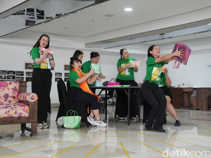 Latihan Panggung Musikal Keluarga Cemara digelar di Ciputra Artpreneur Theater, Rabu (14/5/2025). Latihan Panggung Musikal Keluarga Cemara digelar di Ciputra Artpreneur Theater, Rabu (14/5/2025).