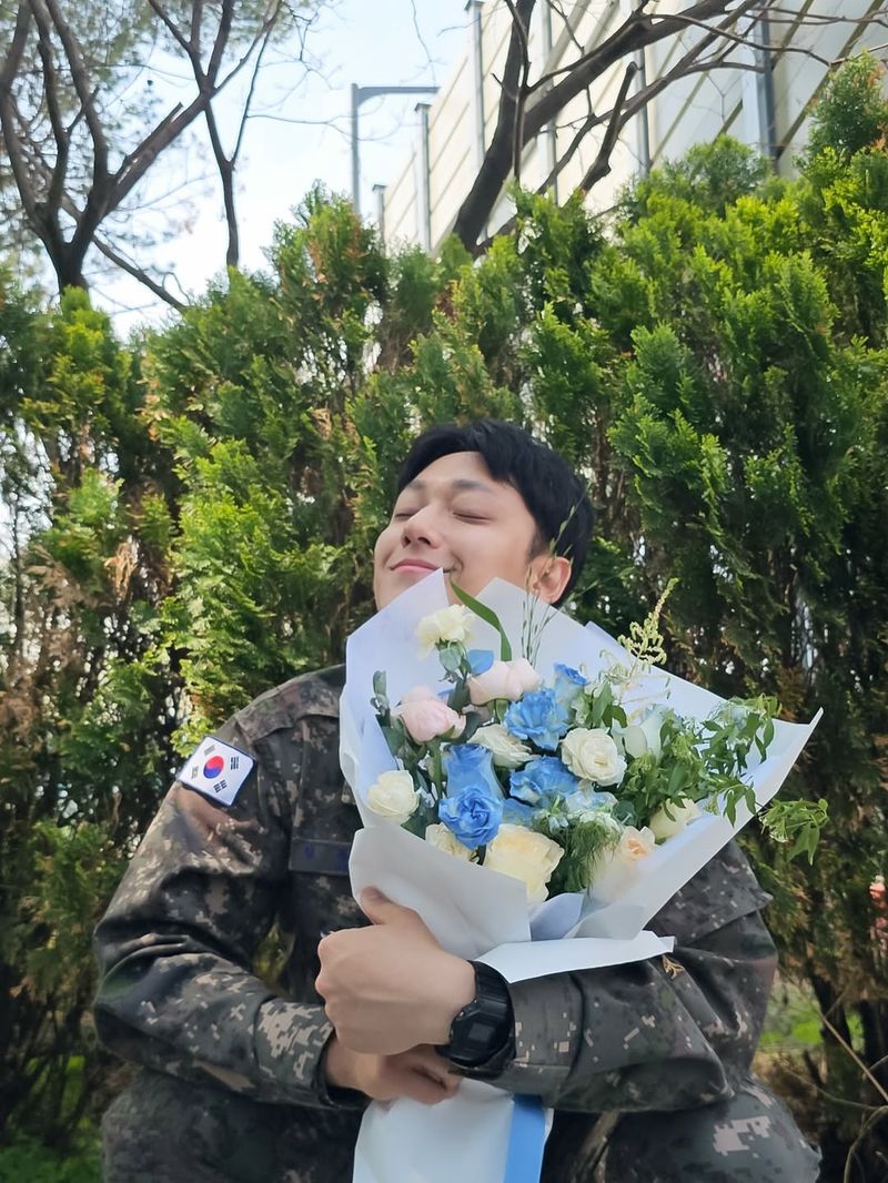 Lee Do Hyun resmi dibebastugaskan dari wajib militer