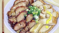 Karya Steven Tang fokus pada lukisan makanan hiperrealistis. Terlihat gambar yang dihasilkan seperti hidup, seperti pada lukisan bakmi dengan topping charsiu ini. Foto: Steven Tang via Bored Panda