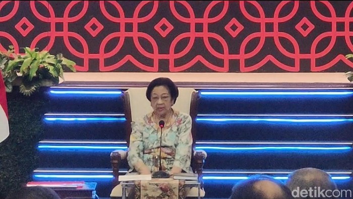 Megawati Singgung Polemik Ijazah Jokowi: Kalau Betul Kasih Aja