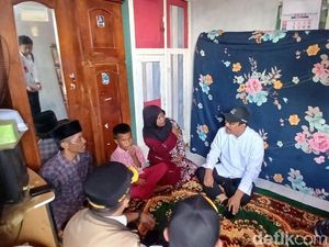 Mensos Kunjungi Anak Pemulung Calon Siswa Sekolah Rakyat di Pasuruan
