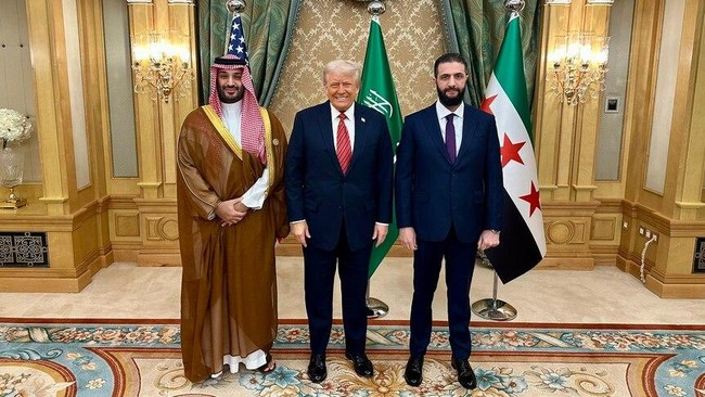 Serba-serbi Trump Injakkan Kaki di Saudi
