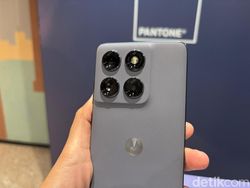 Menggenggam Motorola Edge Fusion 60