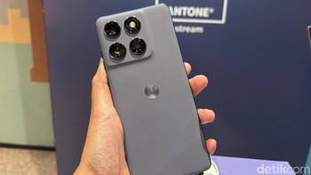 Motorola Edge 60 Fusion tersedia dengan varian penyimpanan RAM 12GB RAM dan penyimpanan 256GB dan dijual dengan harga Rp 5.299.000. Foto: detikINET/ Rizqy Nur Amalia