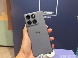 Menggenggam Motorola Edge Fusion 60