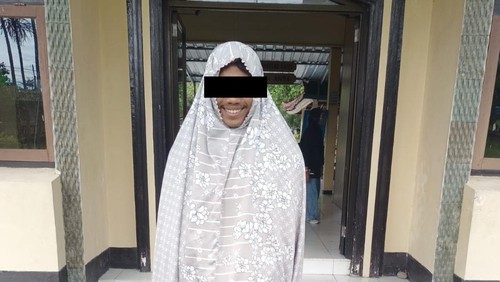 MP, pria yang menyamar menjadi perempuan demi mencuri tabung gas di dapur asrama putri Ponpes Darussalam Bermi, Desa Babussalam, Kecamatan Gerung, Lombok Barat, NTB, Rabu (7/5/2025). (Dok. Polres Lombok Barat)