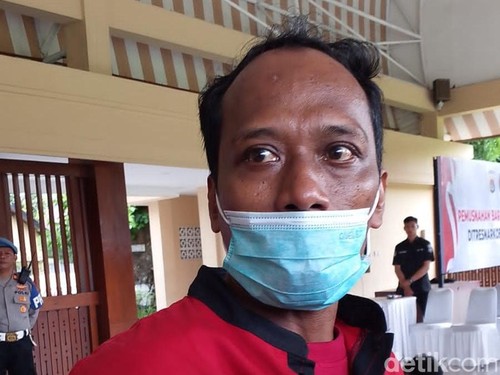 Muh Sukriaka, pecatan polisi tersangka kasus peredaran narkoba yang sempat kabur dari Rutan Polda NTB ditangkap kembali di rumah istrinya, wilayah Lombok Tengah.