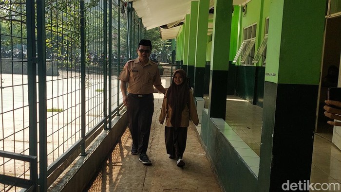 Nera Nur Puspita, Bocah SMA di KBB yang Tubuhnya Mungil Gegara Kelainan Hormon (