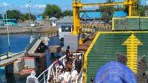Pelabuhan Poto Tano, Sumbawa Barat, NTB. (Ahmad Viqi/detikBali)