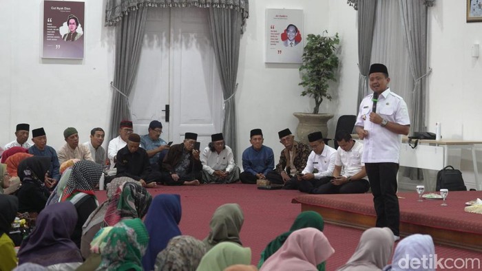Peluncuran program Sedekah Subuh di Sumedang.