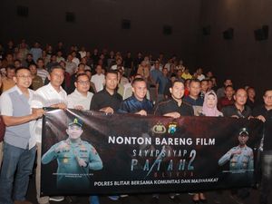 Polres Blitar Ajak Warga Nobar Sayap-Sayap Patah 2