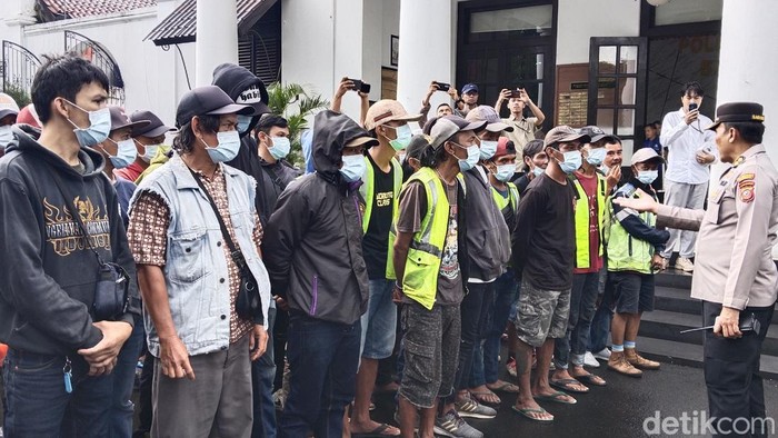 Polrestabes Bandung mengamankan 75 preman yang meresahkan masyarakat.
