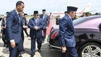 Salah satu momen penting dalam lawatan ini adalah pemberian gelar kehormatan kepada Presiden Prabowo oleh Sultan Brunei, Paduka Seri Baginda Sultan Haji Hassanal Bolkiah Muizzadin Waddaulah. Gelar tersebut diberikan sebagai bentuk penghormatan atas kontribusi Prabowo dalam memperkuat hubungan kedua negara. 