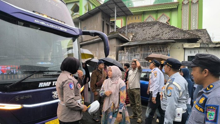 Ramp check bus di Kota Batu