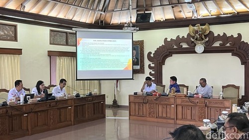 Rapat kerja Dinas Pendidikan, Kepemudaan, dan Olahraga (Disdikpora) Bali bersama Komisi IV DPRD Bali, Rabu (14/5/2025). (Foto: Rizki Setyo/detikBali)