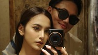 365 hari, tawa yang tak terhitung jumlahnya dan begitu banyak alasan untuk bersyukur karena aku menghabiskan semuanya bersamamu. Selamat ulang tahun yang pertama, istriku,” tulis Rizky Febian. (Foto: dok Instagram)