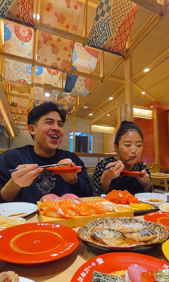 Serunya Jerome Polin Mukbang Sushi sampai Nasi Padang Serunya Jerome Polin Mukbang Sushi sampai Nasi Padang