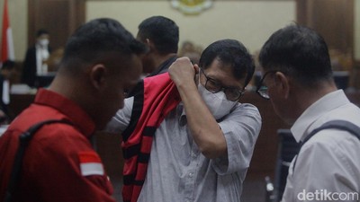 Sidang Lanjutan Zarof, Para Terdakwa Saling Bersaksi