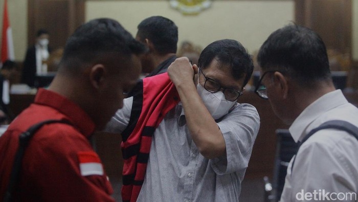 Lisa Rachmat bersaksi di sidang lanjutan kasus suap yang menyeret eks pejabat MA dan makelar kasus. Kasus ini juga melibatkan tiga hakim PN Surabaya yang telah divonis penjara.
