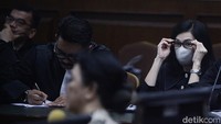 Mangapul dan Erintuah divonis hukuman 7 tahun penjara sementara Heru dihukum 10 tahun penjara.
