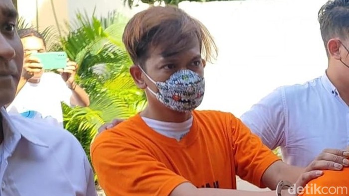 Sigit, pelaku pembunuhan Yulina, istrinya sendiri di Pandaan, Pasuruan.