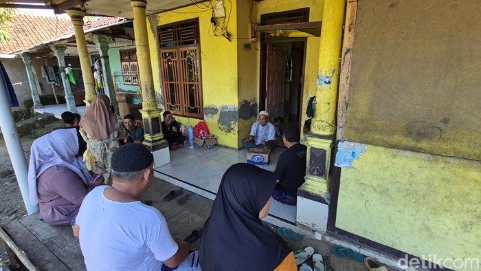 Suasana rumah duka pekerja tewas di proyek jembatan Cidadap