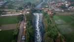 Sungai Cirarab Menghitam, Warga Keluhkan Pencemaran Limbah