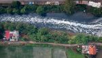 Sungai Cirarab Menghitam, Warga Keluhkan Pencemaran Limbah