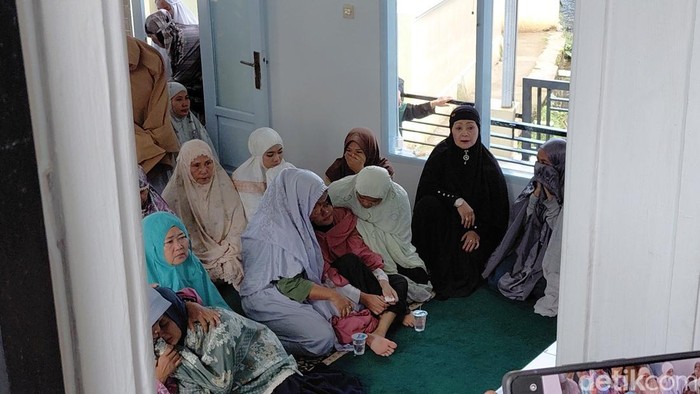 Tangis wanti di depan jasad suami yang tewas dalam insiden ledakan amunisi